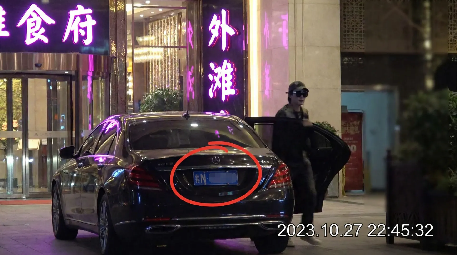 b体育平台网址 - 豪车餐厅外被拍